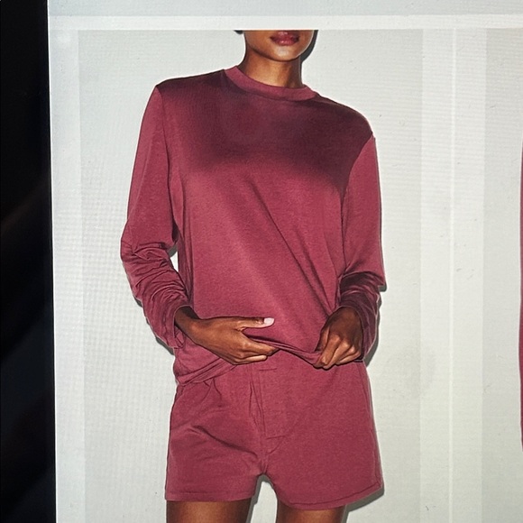 SKIMS Extra Lrg Pajama Set Color Beet - Picture 2 of 3